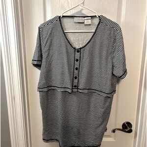 Dividends Maternity Top Black & White stripes Size XL